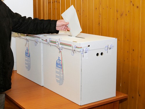 Vasárnap választ Bélavár