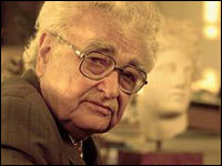 Kaput nyit a Szász-kúria