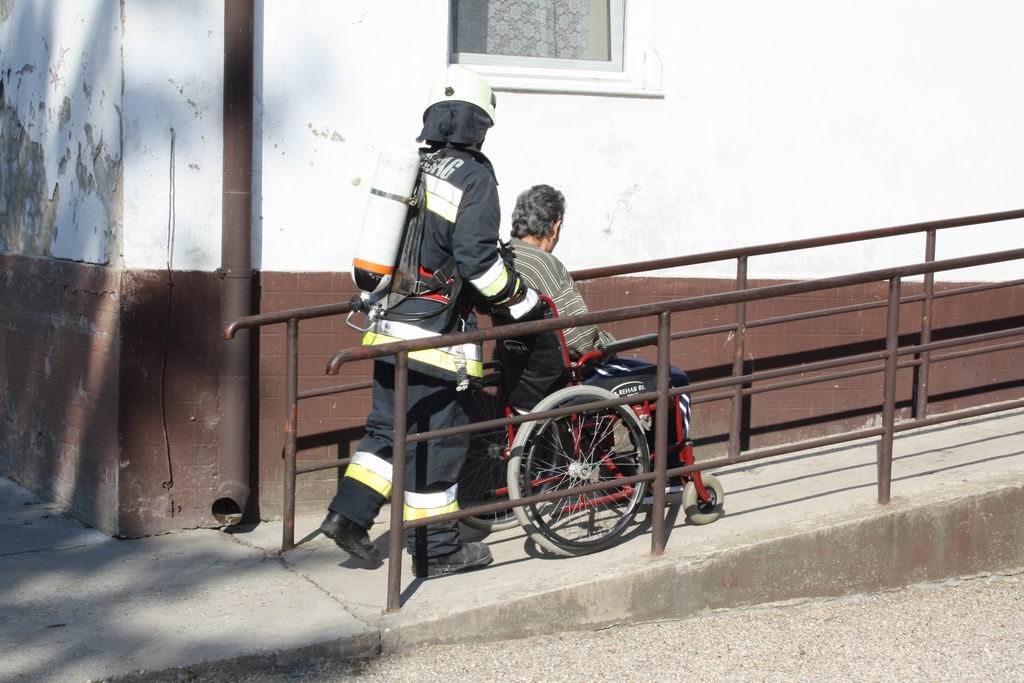 Szociális otthonban gyakorlatoztak a tűzoltók