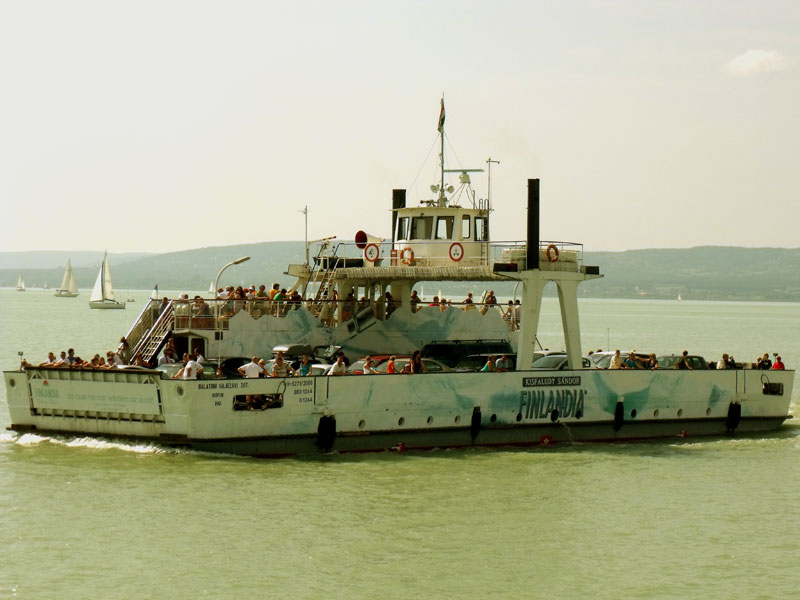 Október 23-ig járnak a balatoni hajók