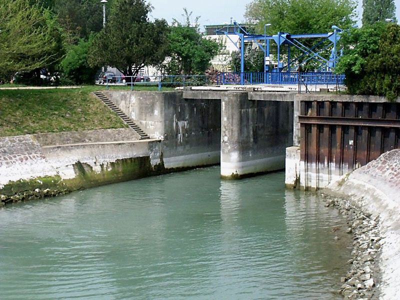 Évszaknak megfelelő a balaton vízszintje