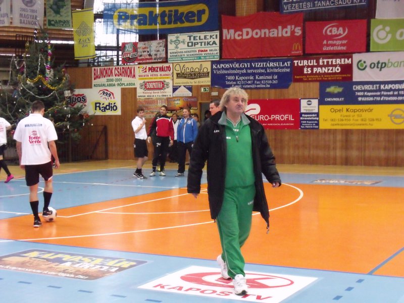 Ismét jótékonykodik Mézga