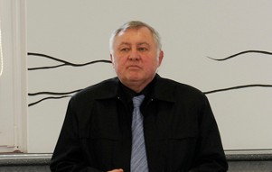 Az eva mellett állnak a vállalkozók 