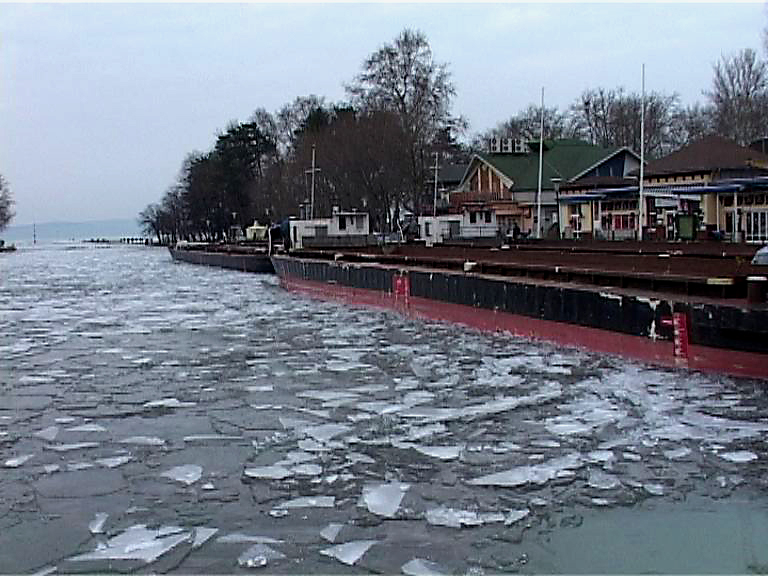 Még veszélyes a Balaton jege