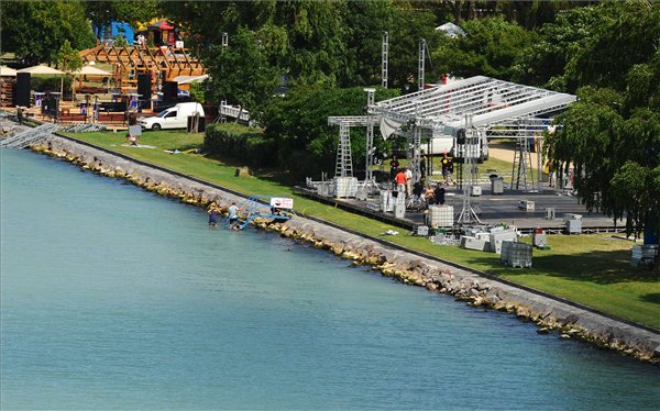 Ákos kezd a Balaton Soundon