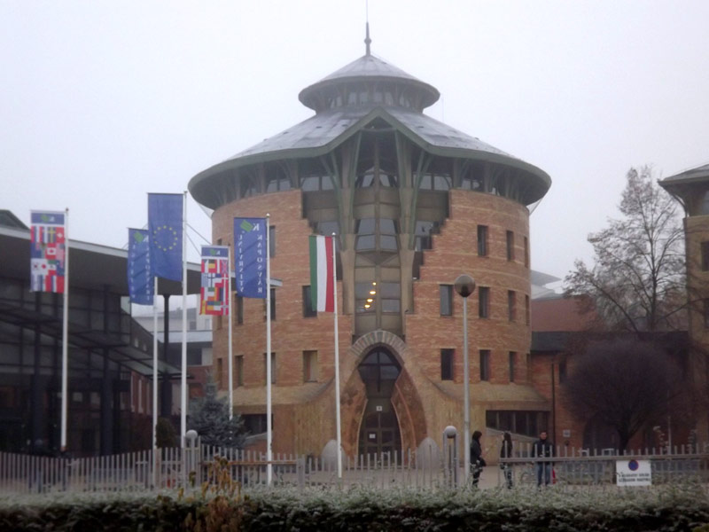 Kutatóközpont lesz az egyetem