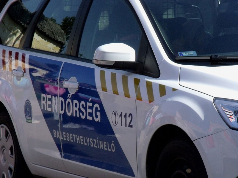 Zebrán gázolt, keresik