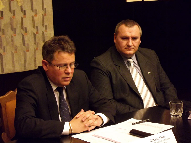 Köszönet az áldozatkész segítőknek