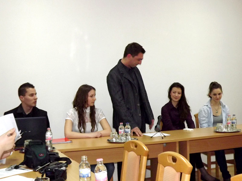 Polgármesterségért kampányolnak a diákok