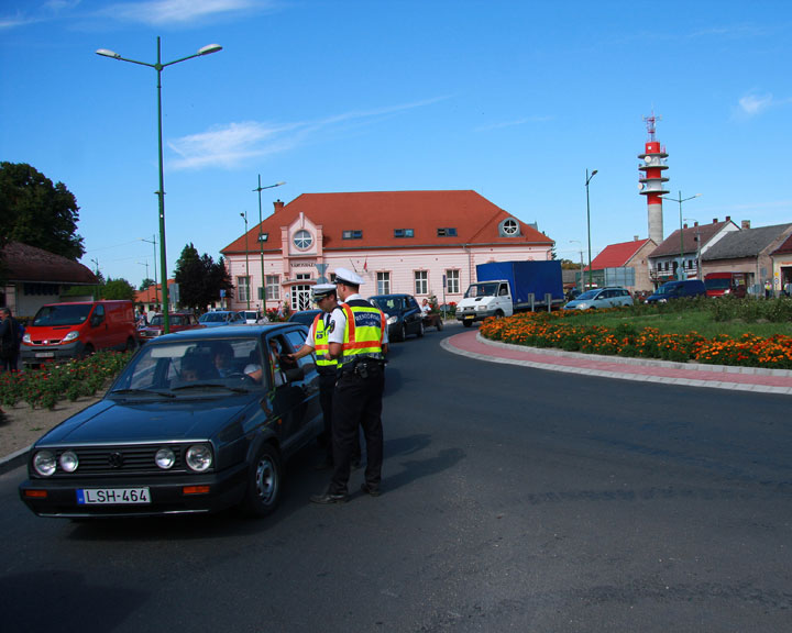 Médiahatás a biztonsági övekre