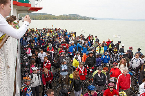 Balatonon indul az első bringatúra