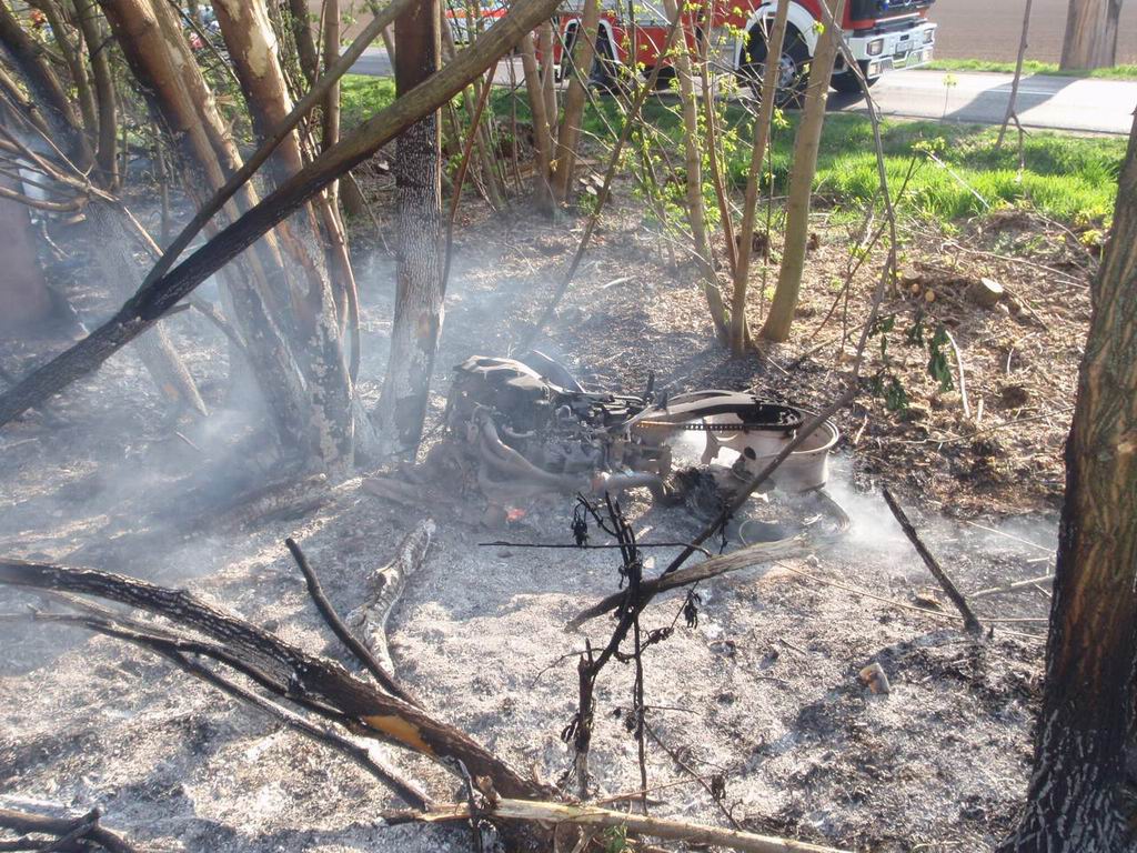 Kigyulladt a baleset után egy motor