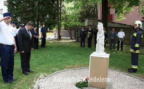 Gelencsér Attila elnök okleveleket adott át a Somogy megyei Tűzoltónapon