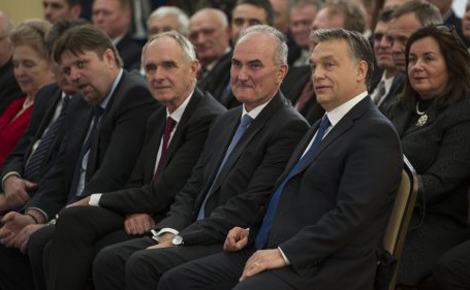 Orbán Viktor Kaposvár polgármesterével is tárgyalt a 3 milliárdos beruházás átadásakor