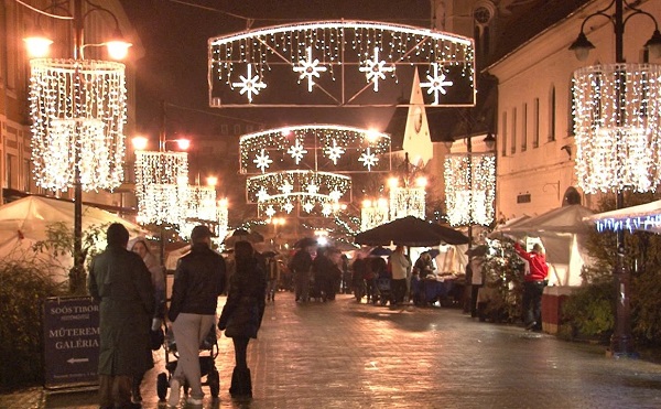 Nyolcvan program az adventi időszakban