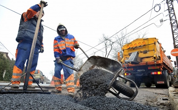 2,5 milliárd forint áll rendelkezésre Kaposvár útjainak és járdáinak felújítására, a munkálatok már megkezdődtek