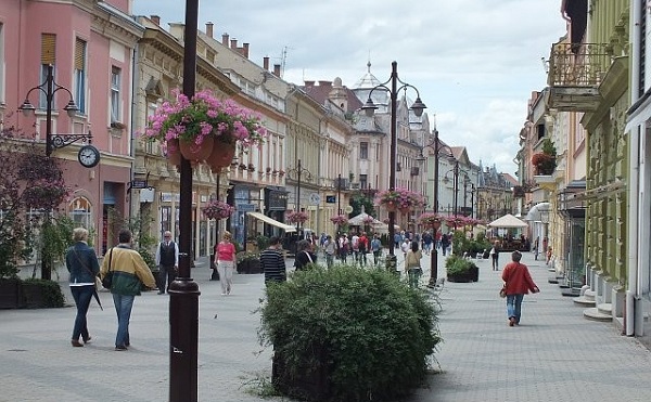 Belvárosi üzletek és parkok újulnak meg Kaposváron