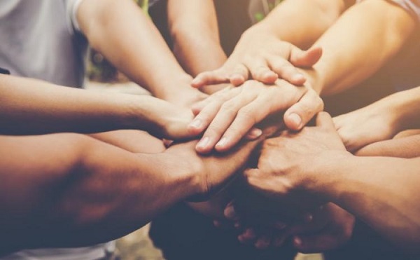 Szoros testvérvárosi kapcsolatok