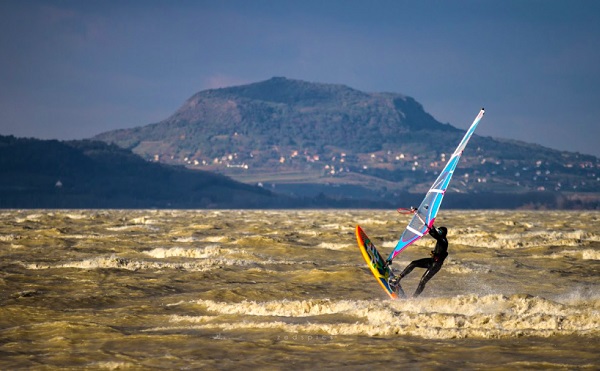 Szörf telephelyen avattak Balatonaligán