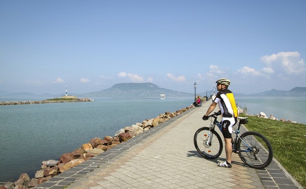 Lezárják a balatoni bringakör egy szakaszát Balatonberénynél