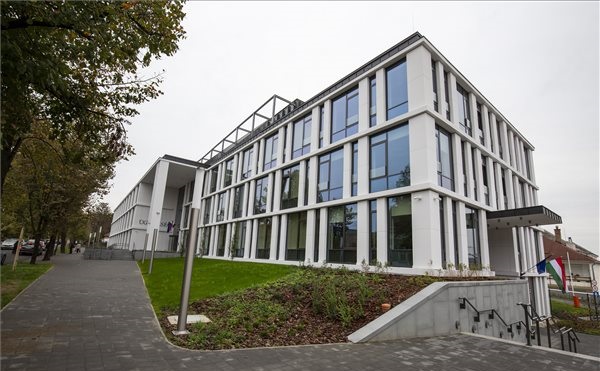 Átadták a kaposvári ügyészségi székházat