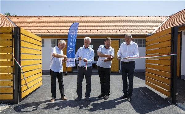 Esélytábor és raktárbázis épült Kastélyosdombón