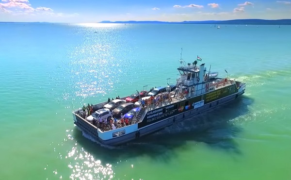 Újra 40 percenként jár a balatoni komp