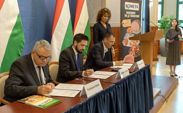 Stratégiai együttműködési megállapodást kötött a kormánnyal a Kométa