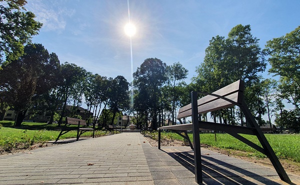 Megújult a kaposvári Színház park