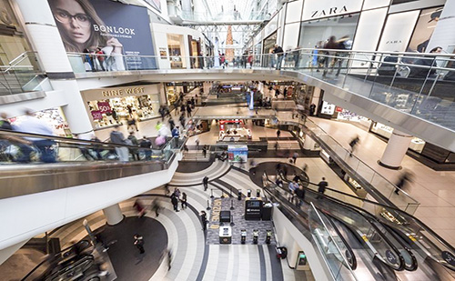 Átadták a felújított Kaposvár Plázát