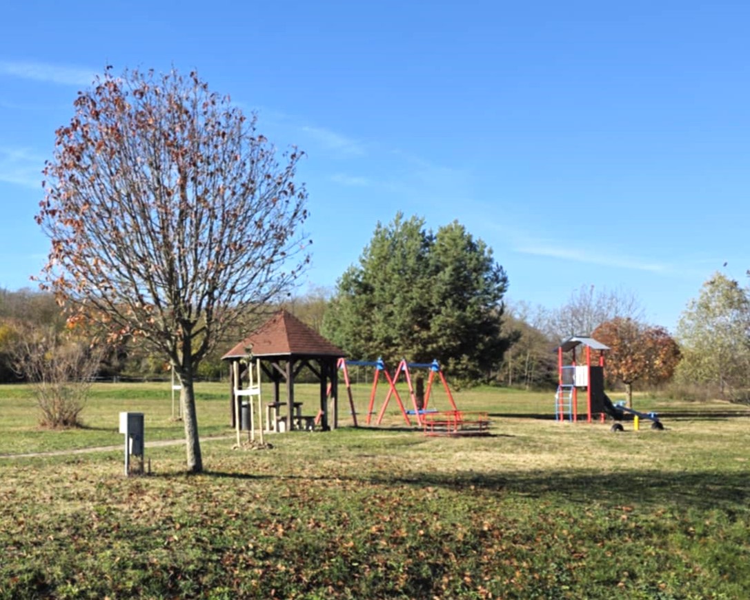 J&aacute;tsz&oacute;t&eacute;r 002