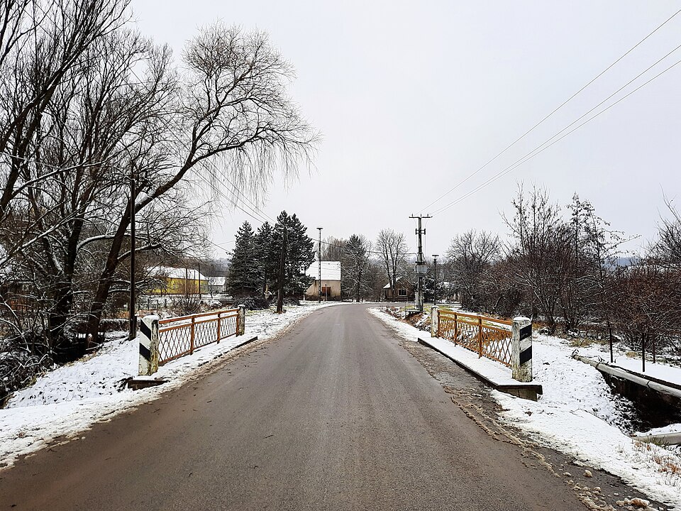 Kercseliget,_h&iacute;d_a_Petőfi_utc&aacute;ban