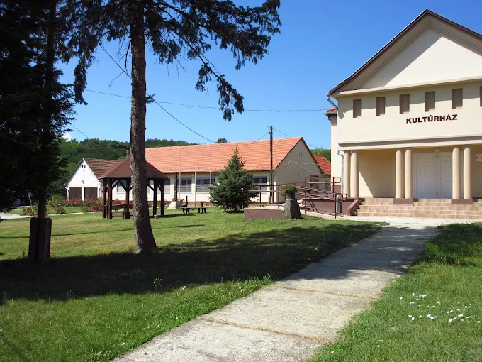 Sántos kultúrház 001