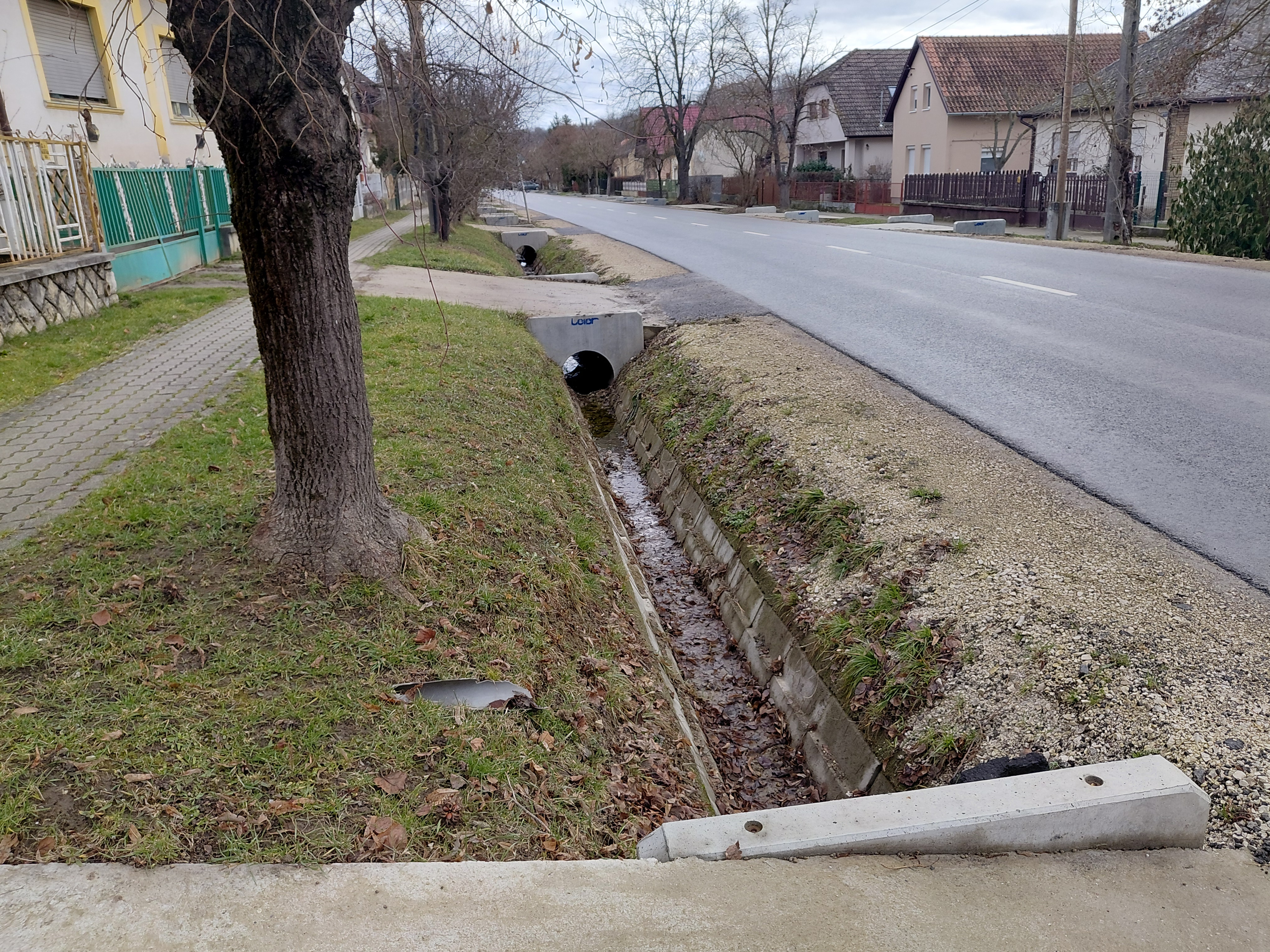 Szenna belv&iacute;z 001